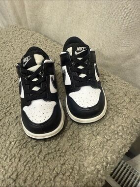 Nike Kids Black and White Low-Top Sneakers with Velcro Strap